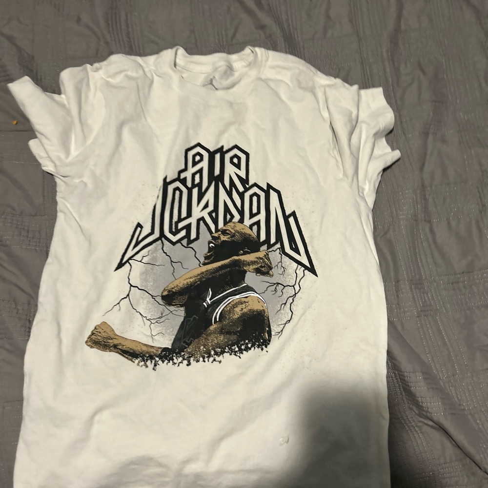 Jordan White Graphic Tee - Short Sleeve